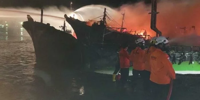 Basarnas: 1 Orang Alami Luka Bakar Akibat Insiden Kebakaran di Dermaga Batere