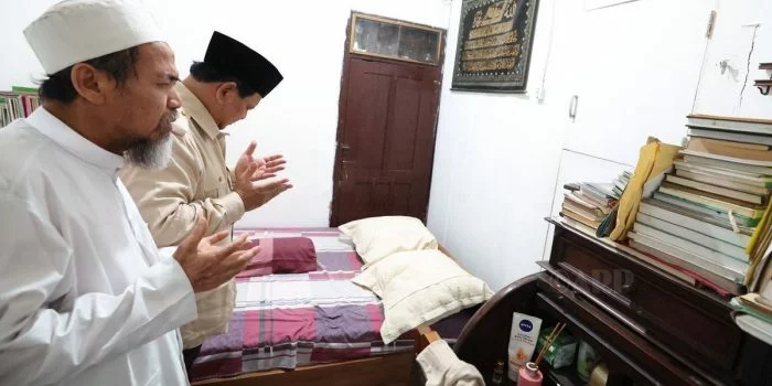 Prabowo Subianto di Kamar Kiai Haji Maimoen Zubair, Ini Pesan Mbah Moen