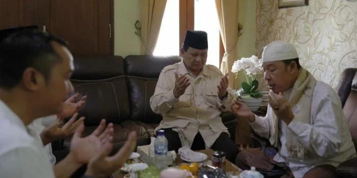 Persahabatan Soemitro Djojohadikusumo-Kiai Izzuddin, Prabowo Subianto Bertemu Kiai Adib Rofiuddin Izza di Ponpes Buntet