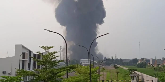 Pabrik Mebel Rotan di Sidoarjo Terbakar