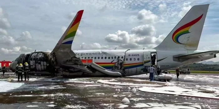 Detik-Detik Airbus A319 Milik Tibet Airlines Terbakar