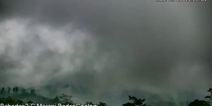 Kamis Siang Ini, Jarak Luncur Awan Panas Guguran Gunung Merapi 1.800 Meter