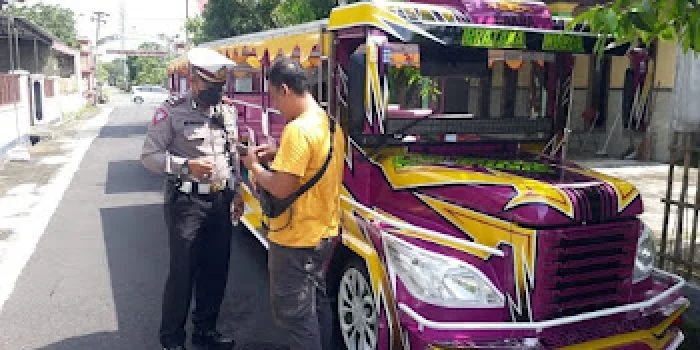 Polisi Larang Kendaraan Bermotor Dimodifikasi Gerbong Kereta Kelinci Beroperasi di Jalan Raya