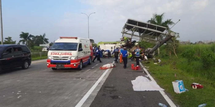 Update: Berikut Identitas Korban Jiwa dan Luka-luka Kecelakaan Bus Pariwisata Ardiansyah di Tol Sumo