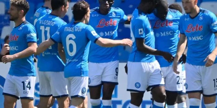 Napoli Gulung Sassuolo 6-1