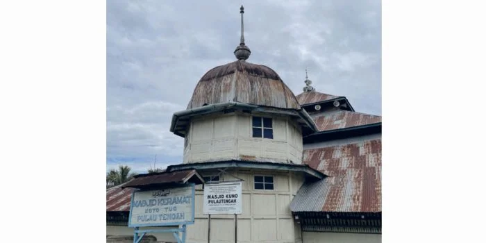 Arsitektur Kuno Masjid Sungai Penuh di Perbukitan Bukit Barisan