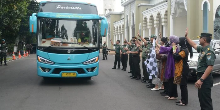 Ringankan Biaya Keluarga Prajurit, Pangdam III/Slw Gelar Mudik Gratis