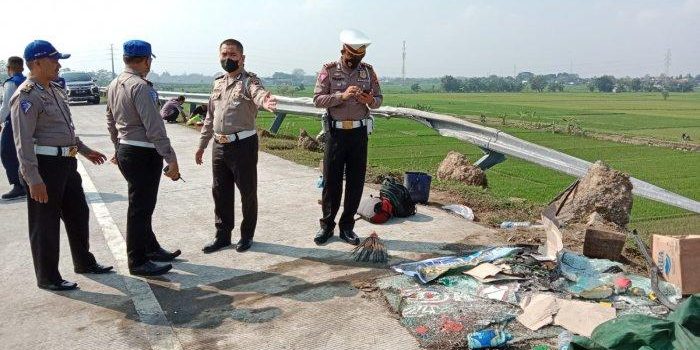 Tabrakan Beruntun 6 Kendaraan di Tol Solo-Ngawi KM 513, Satu Korban Meninggal Dunia