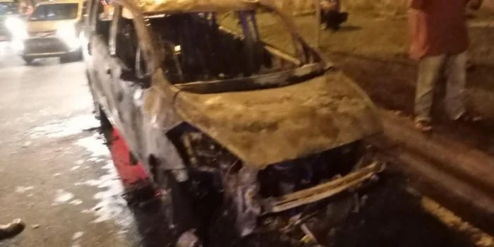 Suzuki Ertiga Ludes Terbakar di Jalan Raya Pahlawan Seribu Serpong