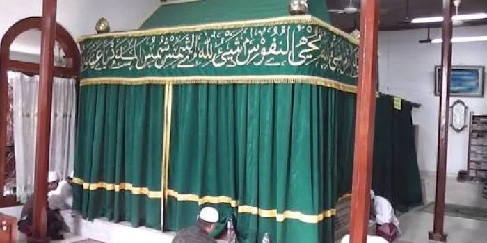 Makam Habib Husin Alaydrus di Masjid Luar Batang, Mengapa Dikeramatkan?