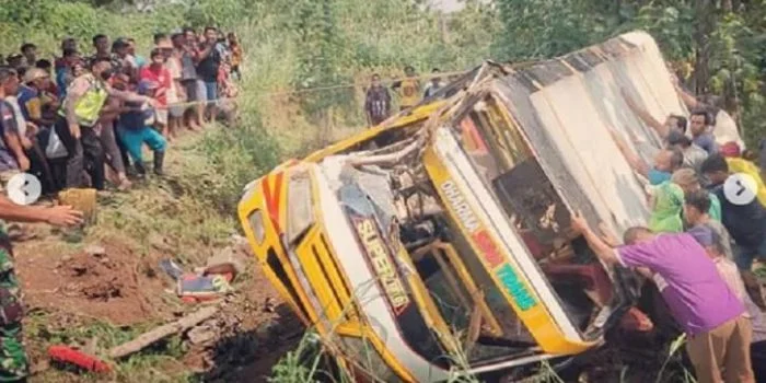 Berpenumpang 22 Orang, Kereta Kelinci Terguling di Boyolali Tewaskan Ibu dan Anak