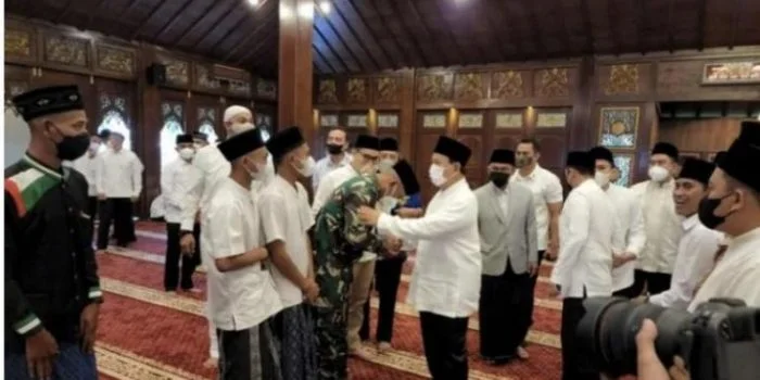 Prabowo Subianto Ke Yogya Berlebaran dengan Jokowi, Siangnya Bertemu Megawati