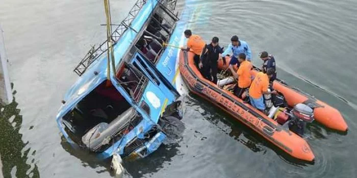 26 Tewas Akibat Bus Terjun ke Jurang di India