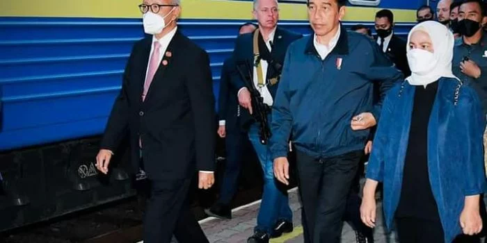 Dari Peron 4 Stasiun Przemysl Glowny Polandia: Presiden Jokowi Menuju Kyiv Melalui Jalur Darat Naik Kereta Api Luar Biasa