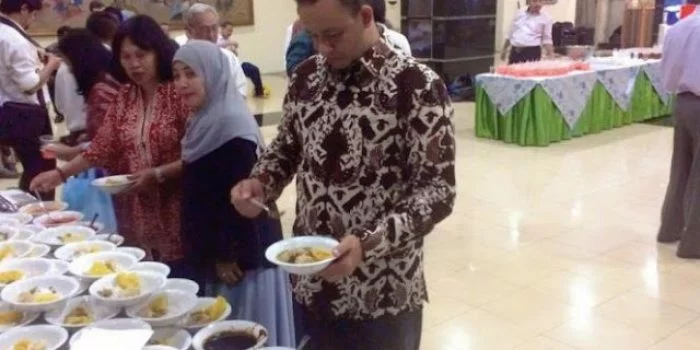 Anies Baswedan Ajak Tukang Bakso Jualan Saat Formula E Makan Malam di Balai Kota