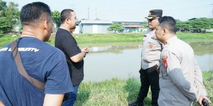 Ditabrak Pajero, Pengendara Motor Diduga Tenggelam di Kalimalang