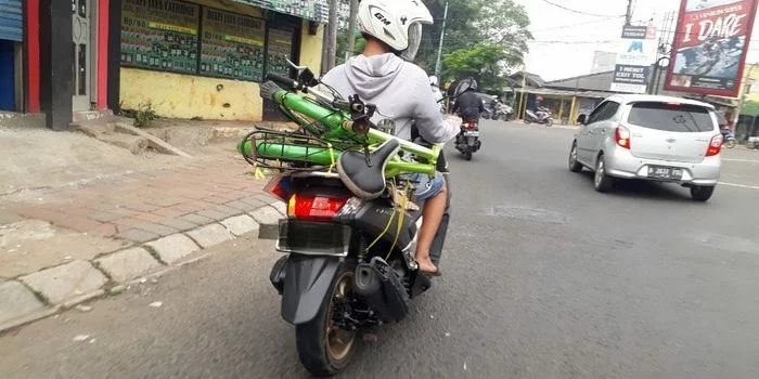 Dilarang Pakai Sandal Jepit Saat Naik Sepeda Motor, Ternyata Ini Alasannya