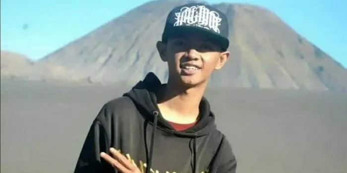 Ditemukan Sepeda Motor, Ponsel, Sepasang Sepatu, Topi, Helm hingga Hoodie Hitam, Wisatawan asal Malang Hilang di Kawasan Gunung Bromo