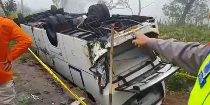 Bus Rombongan Wisatawan Pendaki Gunung Merbabu Terguling di Magelang-Ketep, Berikut Identitas Korban Luka