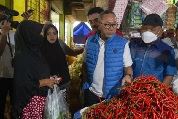 Sidak Harga Cabai Merah dan Bawang Merah, Zulhas Sambangi Pasar Jagasatru Cirebon