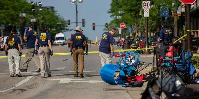 6 Tewas, 36 Cedera Akibat Penembakan Massal di Kota Satelit Highland Park Chicago Amerika Serikat