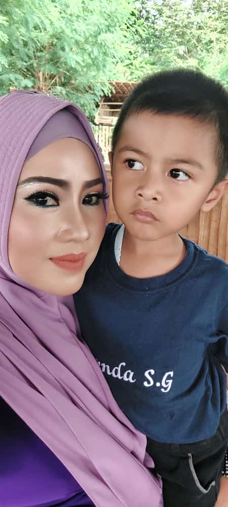 Hojatxonada kamerada jinsiy aloqa Arman porno onlayn