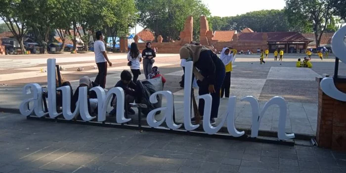 Meriahkan Hari Jadi Cirebon, Puluhan Mahasiswa UCIC Gelar Bebeja