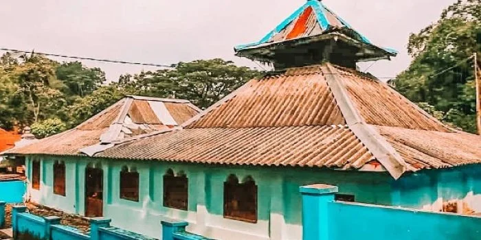 Siapa Pendiri Masjid Saka Tunggal yang Diyakini Dibangun Sebelum Majapahit?