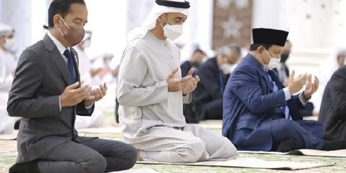 Ketika Prabowo Subianto-Jokowi Salat Jumat Bareng Sheikh Mohamed bin Zayed