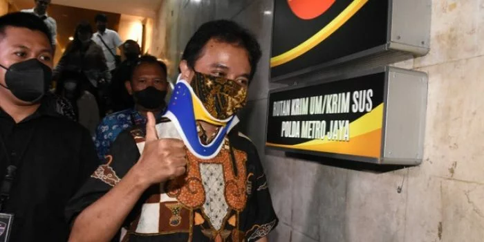 Roy Suryo Terancam 6 Tahun Penjara