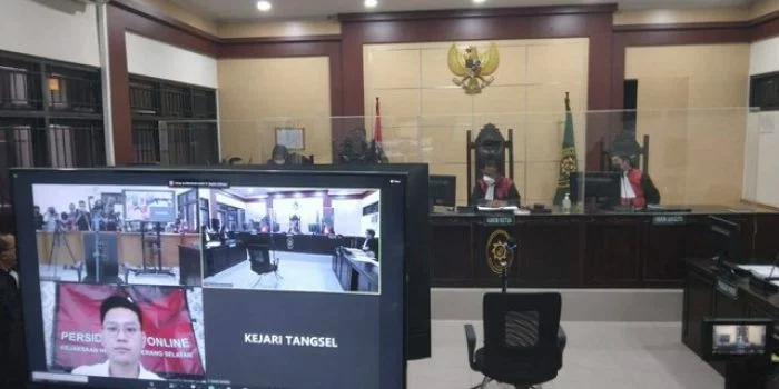 Indra Kenz Jalani Sidang Perdana di PN Tangerang Secara Online, Korban Turut Hadir