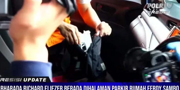 Bharada E Reka Adegan Masukkan Senjata ke Tas di Rumah Pribadi Ferdy Sambo