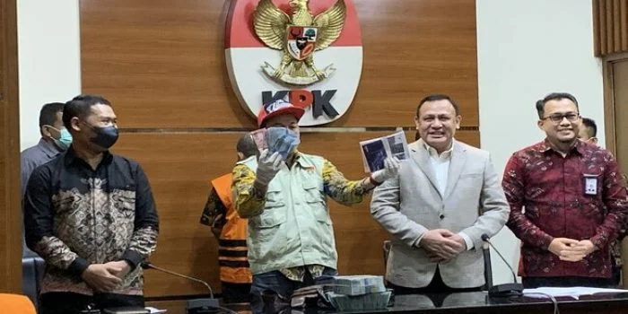 KPK Sita Harta Senilai Rp6,1 Miliar dalam Bentuk Tunai hingga Rekening Bank Usai Tetapkan Bupati Pemalang Tersangka Kasus Suap