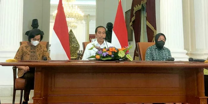 Presiden Jokowi Kunjungan ke Beberapa Wilayah di Indonesia Bagikan BLT BBM, Harga Pertalite Langsung Naik