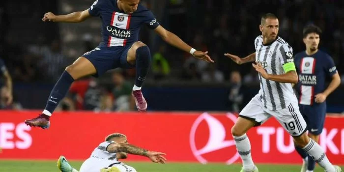 2 Gol Kylian Mbappe Kawal Paris Saint-Germain Menang Tipis 2-1 Lawan Juventus