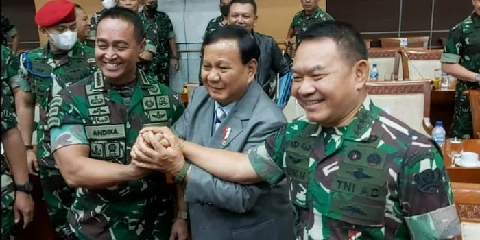 Momen Panglima TNI dan KSAD Jenderal Dudung Abdurrachman Salam Komando Digenggam Prabowo Subianto