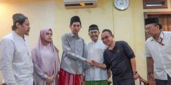 Eko Kuntadhi Didampingi Guntur Romli Sambangi Ponpes Lirboyo Sampaikan Permohonan Maaf