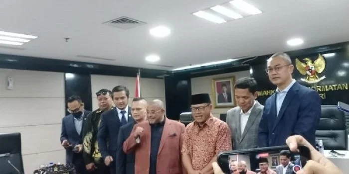 IPW Penuhi Panggilan MKD DPR Terkait Laporan Fasilitas Private Jet yang Dipakai Brigjen Hendra Kurniawan ke Rumah Keluarga Brigadir J