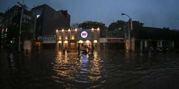 Ketinggian Air Capai 80 Cm, Berikut 5 Wilayah di Kemang Masih Banjir