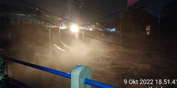 Waspada Banjir Jakarta, Tinggi Muka Air di Pos Depok Alami Kenaikan 350 Cm