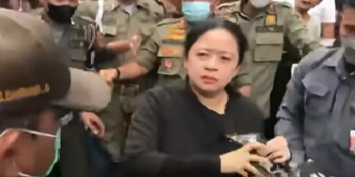 Puan Maharani Terlihat Cemberut Saat Bagikan Kaus? Begini Jawaban PDI Perjuangan