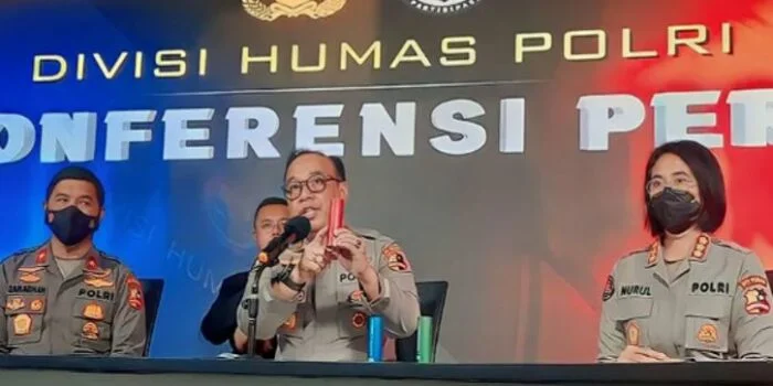 Mabes Polri Akui Sejumlah Gas Air Mata yang Digunakan Kadaluwarsa di Tragedi Kanjuruhan