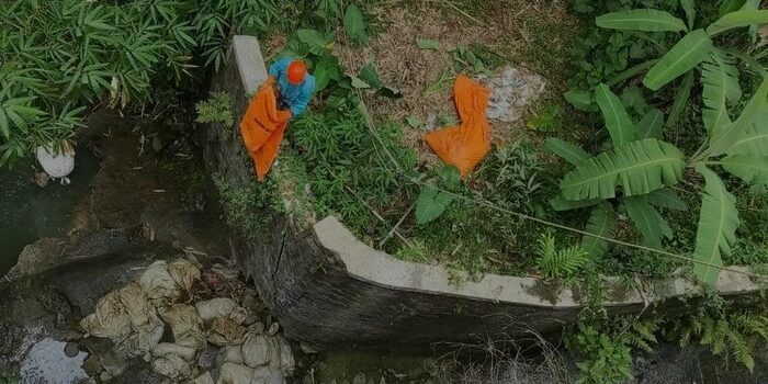 Temuan Belasan Karung Berisi Bangkai Ayam di Sungai Ngaglik Salatiga