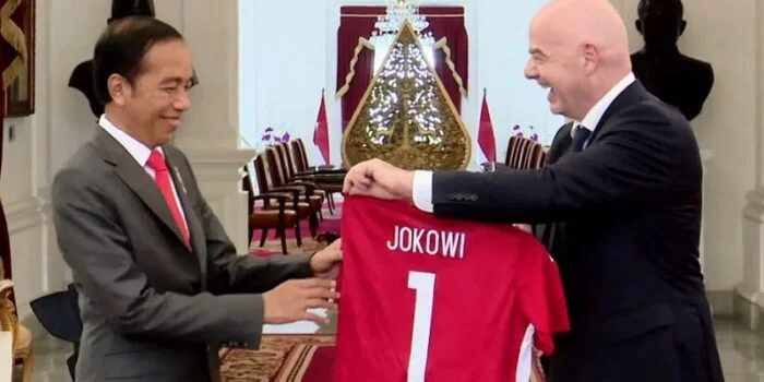 Jokowi Pastikan Stadion Kanjuruhan Bakal Diruntuhkan