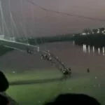 Tragedi Jembatan Roboh di India, 137 Orang Tewas