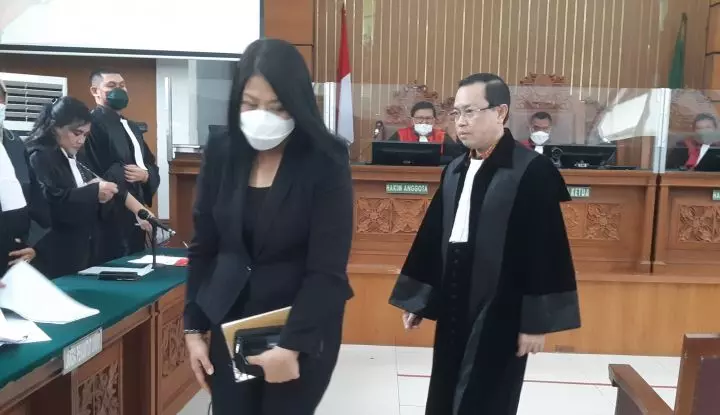 Buka Suara Soal Adopsi Anak, Putri Candrawathi Bantah Jadi Penembak Ketiga