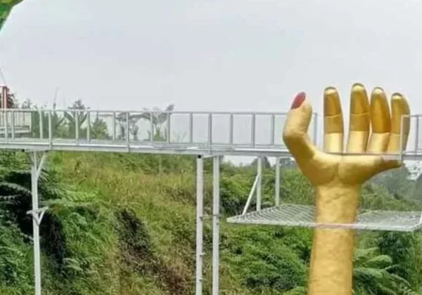 Jembatan Kaca di Banyumas Roboh, 1 Orang Wisatawan Tewas