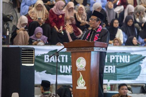 Hadiri Harlah BEM PTNU Cirebon, Mahfud MD: Aktivis Kampus Tidak Usah Diberi Tahu Harus Memilih Siapa