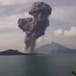 Gunung Anak Krakatau Meletus, Mengeluarkan 1.000 km Abu Vulkanik