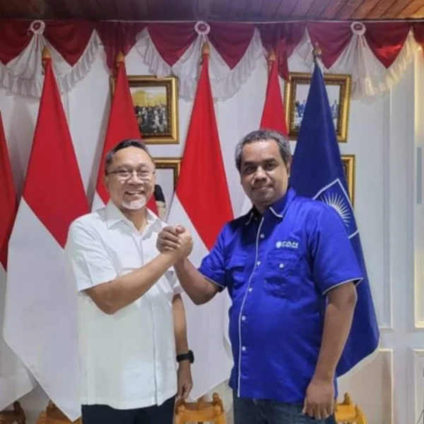 Ketua Umum PAN, Zulkifli Hasan bersama Mantan Ketua DPD PAN Kabupaten Cirebon, Heru Subagia